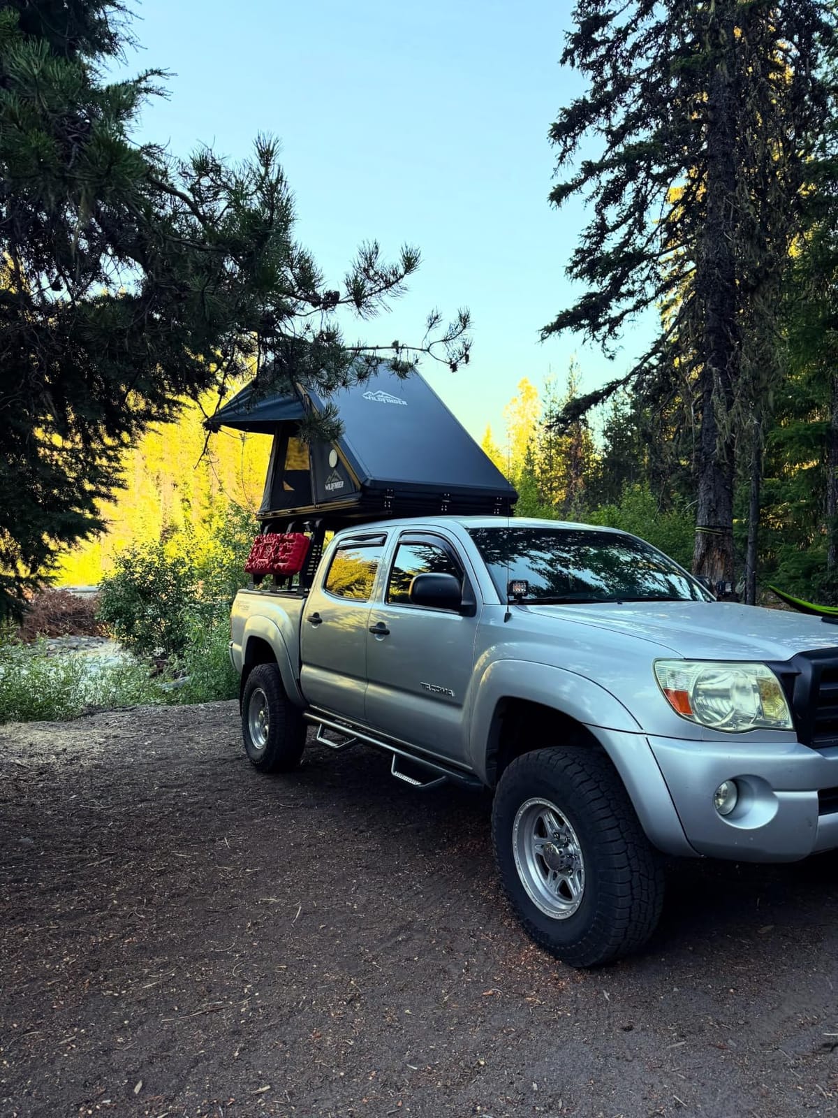 WildFinder Rooftop Tent, Hard Shell Roof Top Tent for Jeep SUV Truck Van | Aluminum Pop Up Roof Tent with LED Light Strip, Camping Car Roof Tent for 2-3 Person, Hardshell Rooftop Tent customer photo 1