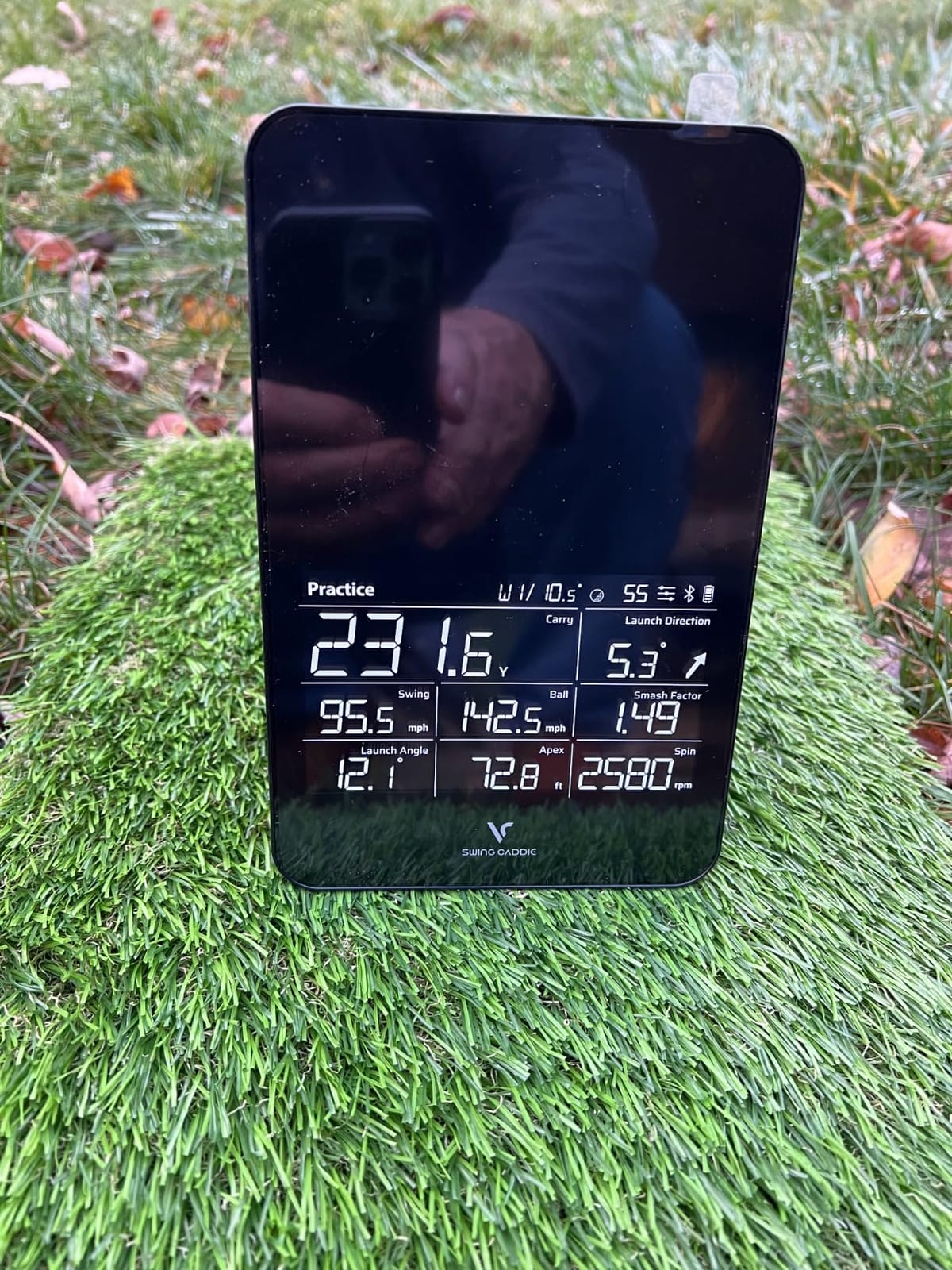 SC4 PRO Golf Launch Monitor & 3D Driving Range Simulator Indoor and Outdoor Use Portable Golf Swing Analyzer Home Tracker with Built-in Screen w/Voice Output 5 Free E3 Courses No Monthly Subscription customer photo 1
