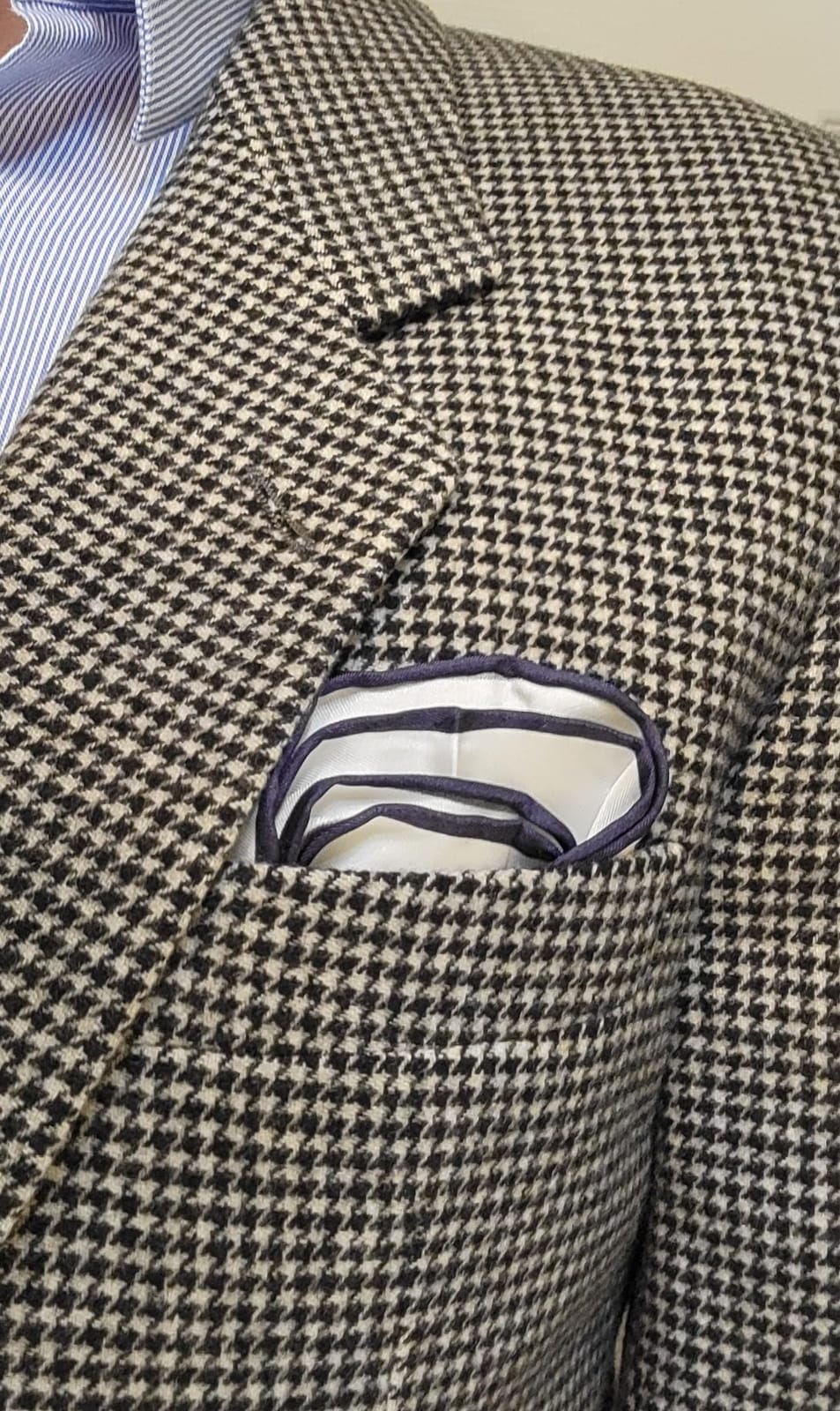 BELLUNO Men's Silk Ivory Pocket Square, Hand-Rolled Color Edge customer photo 2