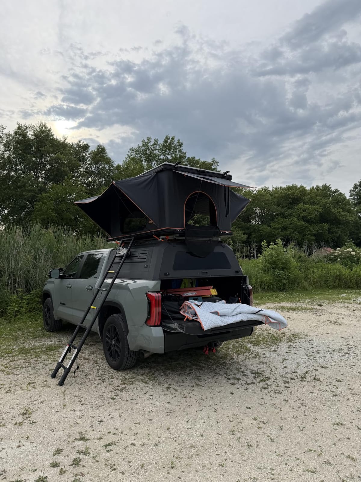 Rooftop Tent Hard Shell with Winter Insulation for 4-Season Camping | Aluminum hardshell,2-layer mat,LED light strip,2 Person Car Roof top tent,Suitable for Jeep Truck SUV Trailer customer photo 2