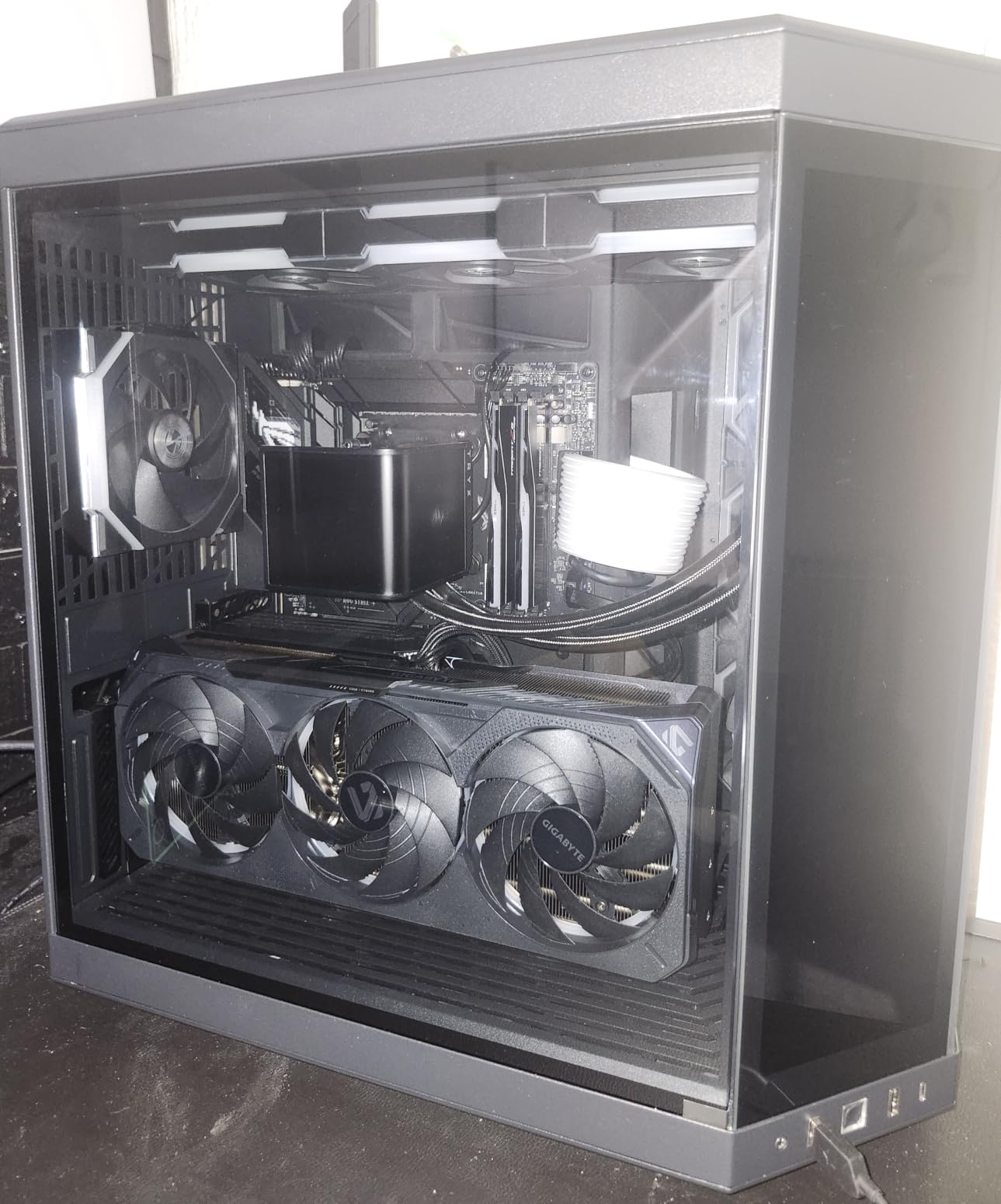 GIGABYTE GeForce RTX 5080 Gaming OC 16G Graphics Card, WINDFORCE Cooling System, 16GB 256-bit GDDR7, GV-N5080GAMING OC-16GD Video Card customer photo 2
