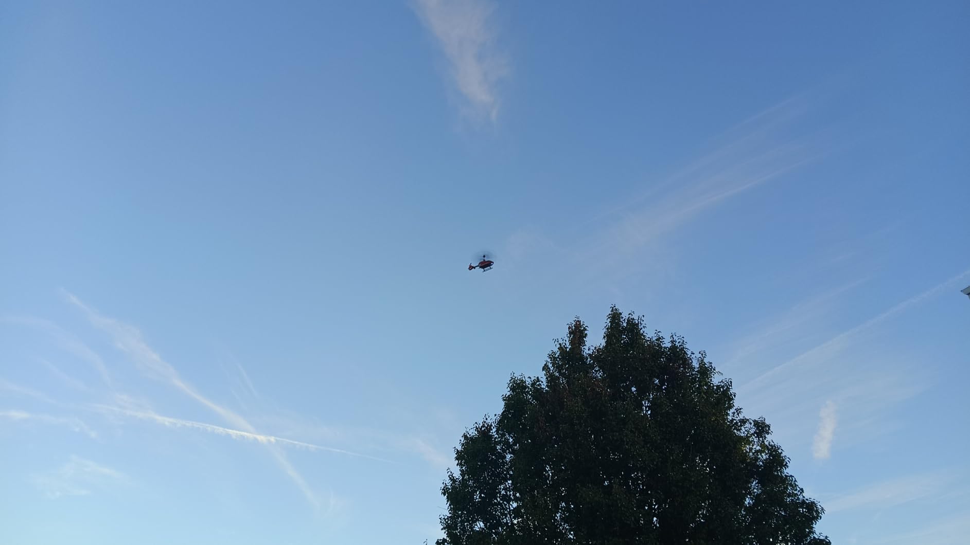 DEERC RC Helicopter, Remote Control Helicopter, 26 Mins Flight Time, LED Lights & Altitude Hold, 2 Batteries customer photo 1