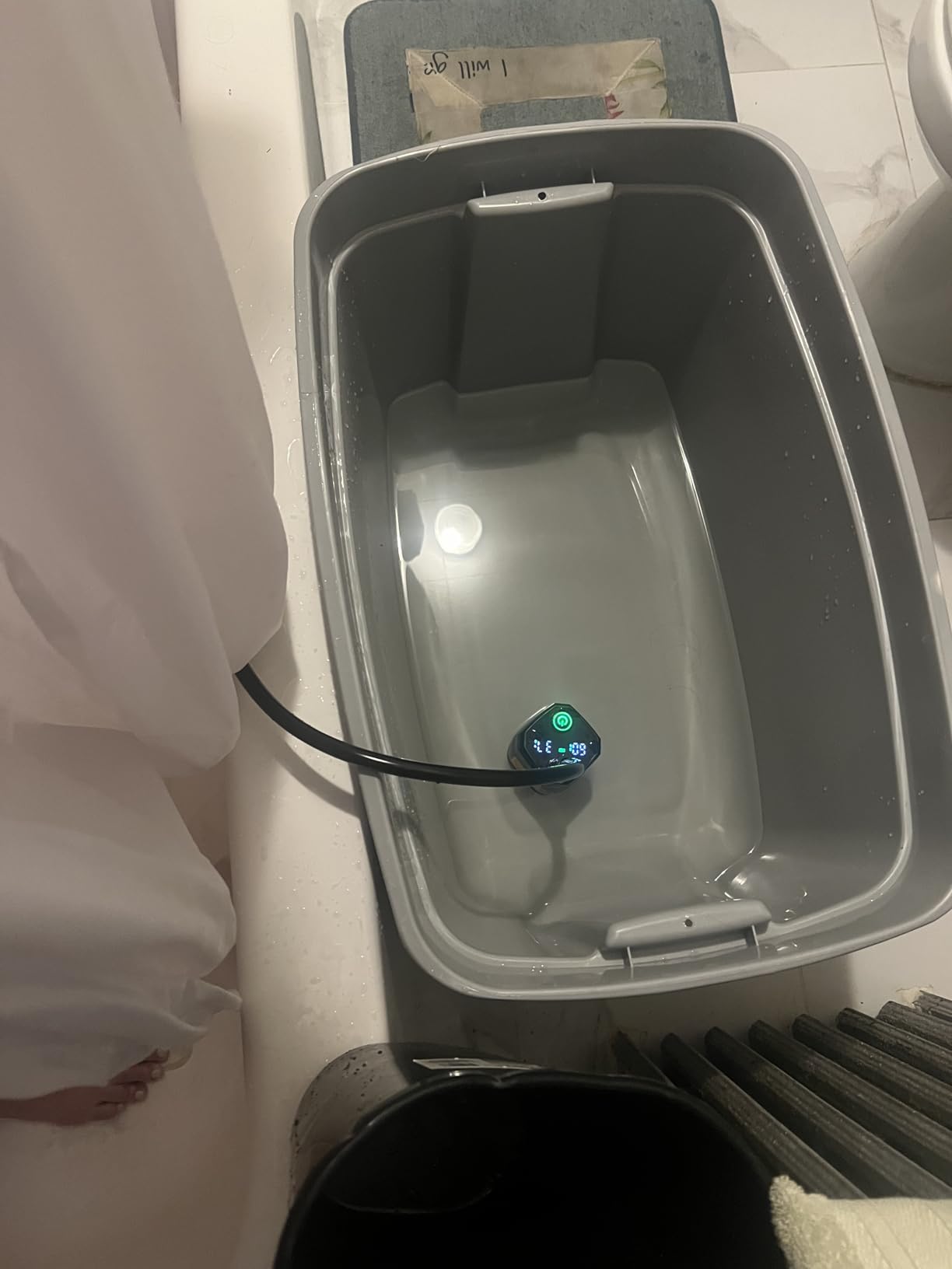 vignuto Portable Shower for Camping, Rechargeable Camping Shower Pump with LED Display of Battery Level and Temperature customer photo 1
