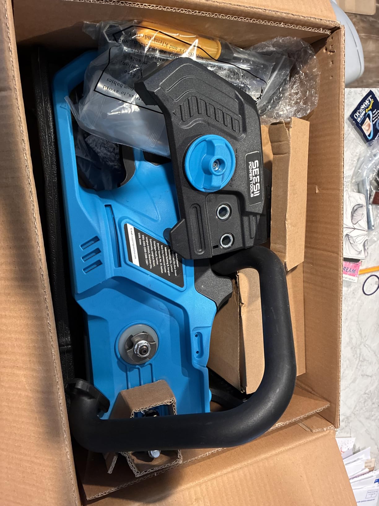SEESII 40V 16-Inch Cordless Electric Chainsaw, 2000W Brushless Chain Saw | 2x40v 4000mAh Batteries & Chargers, Auto Oiler, Battery Powered Chain Saw for Tree Trimming, Wood Cutting, Yard Work customer photo 1