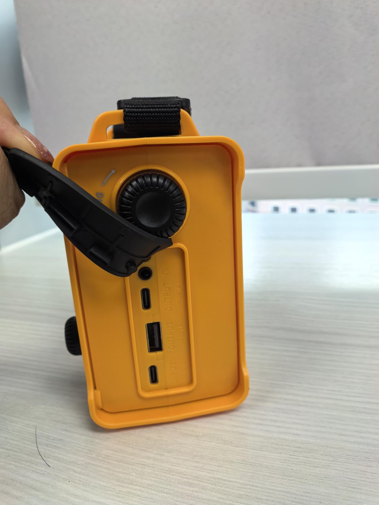 Emergency Radio with Hand Crank & Solar, NOAA Weather Band, AM/FM, 12000mAh, 8500mm² Solar Panel, 5W Flashlight & Reading Light, 120dB SOS customer photo 2
