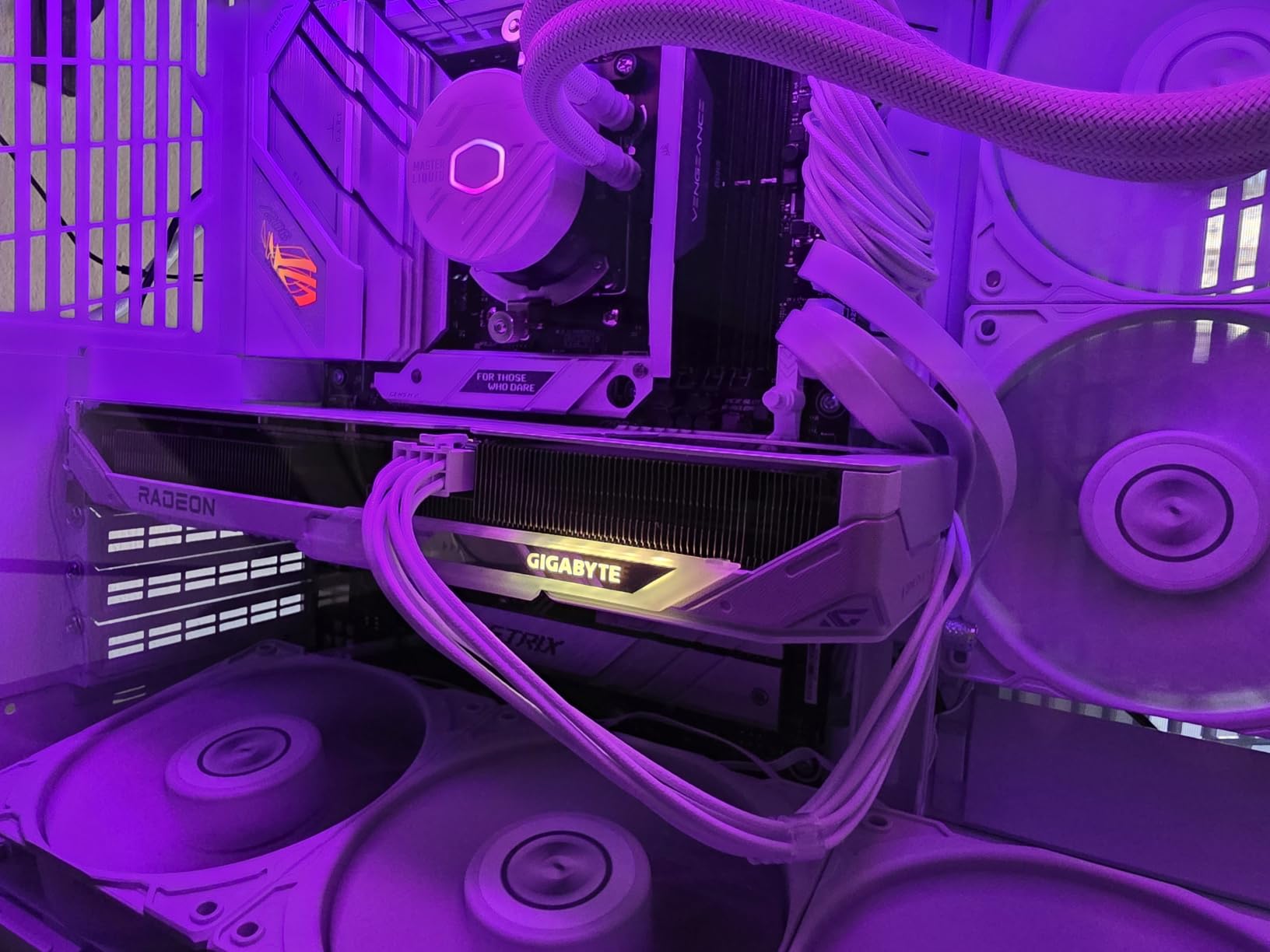GIGABYTE Radeon RX 9060 XT Gaming OC 16G Graphics Card, PCIe 5.0, 16GB GDDR6, GV-R9060XTGAMING OC-16GD Video Card customer photo 1