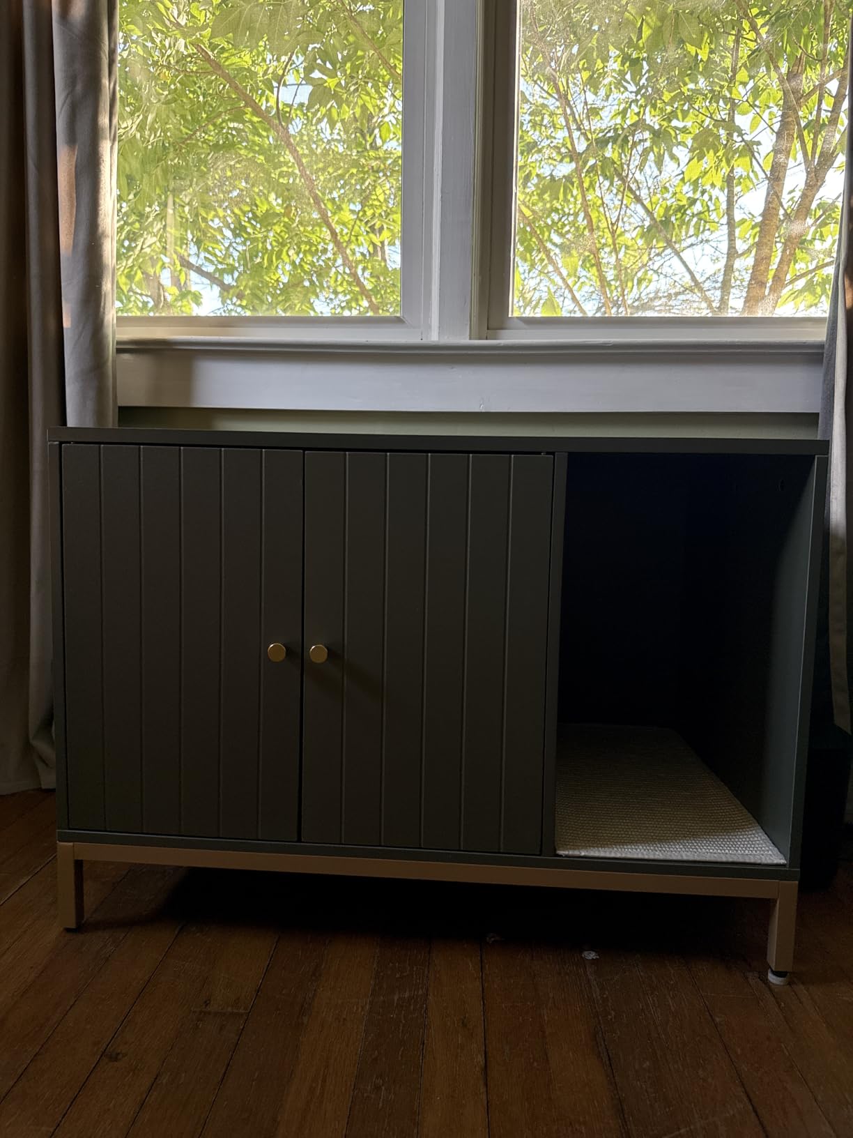 Feandrea Cat Litter Box Enclosure, with Scratching Mat, Tall Legs | Hidden Cat House, Side End Table, 31.5 x 19.7 x 21.7 Inches, Forest Green and Gold customer photo 1