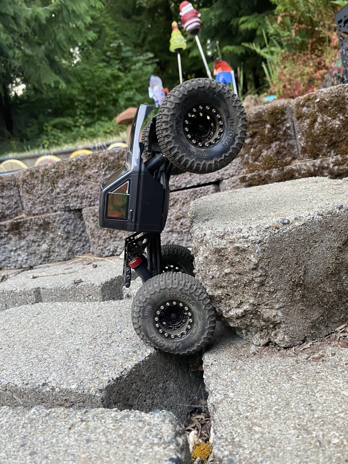 Redcat Ascent-18 APEX, 1/18 Scale Brushless Electric Rock Crawler, Carbon Fiber, 4WD RC Car for Adults with 2.4GHz Radio System (Gray) customer photo 1