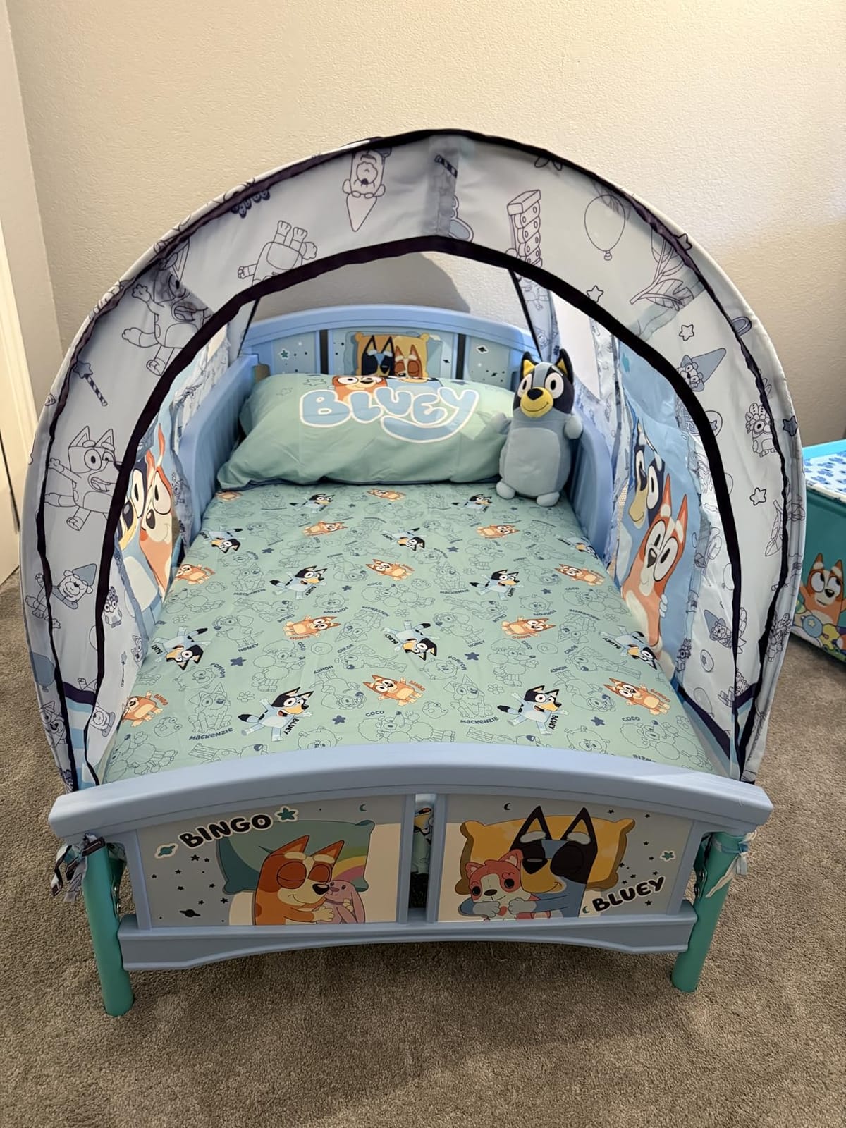 Delta Children – Bluey Plastic Toddler Bed with Tent customer photo 2