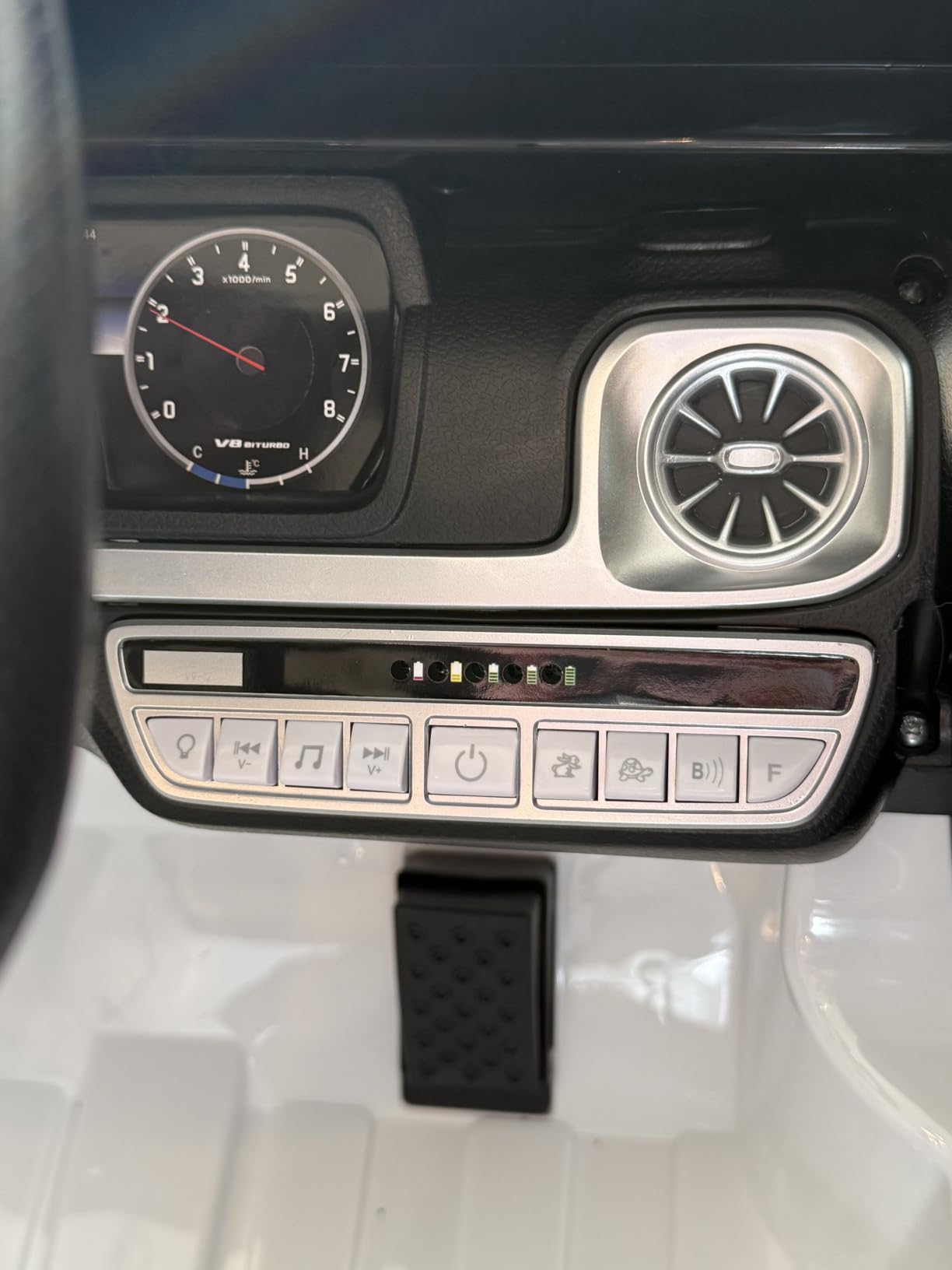 ELEMARA Licensed Mercedes-Benz AMG G63 Ride on Toys, Electric Car for Kids W/Parents Control, Electric Powered G Wagon Ride On Truck Toy, Low Battery Prompt, Bluetooth, Flickering Lights/LED Lights, White customer photo 2