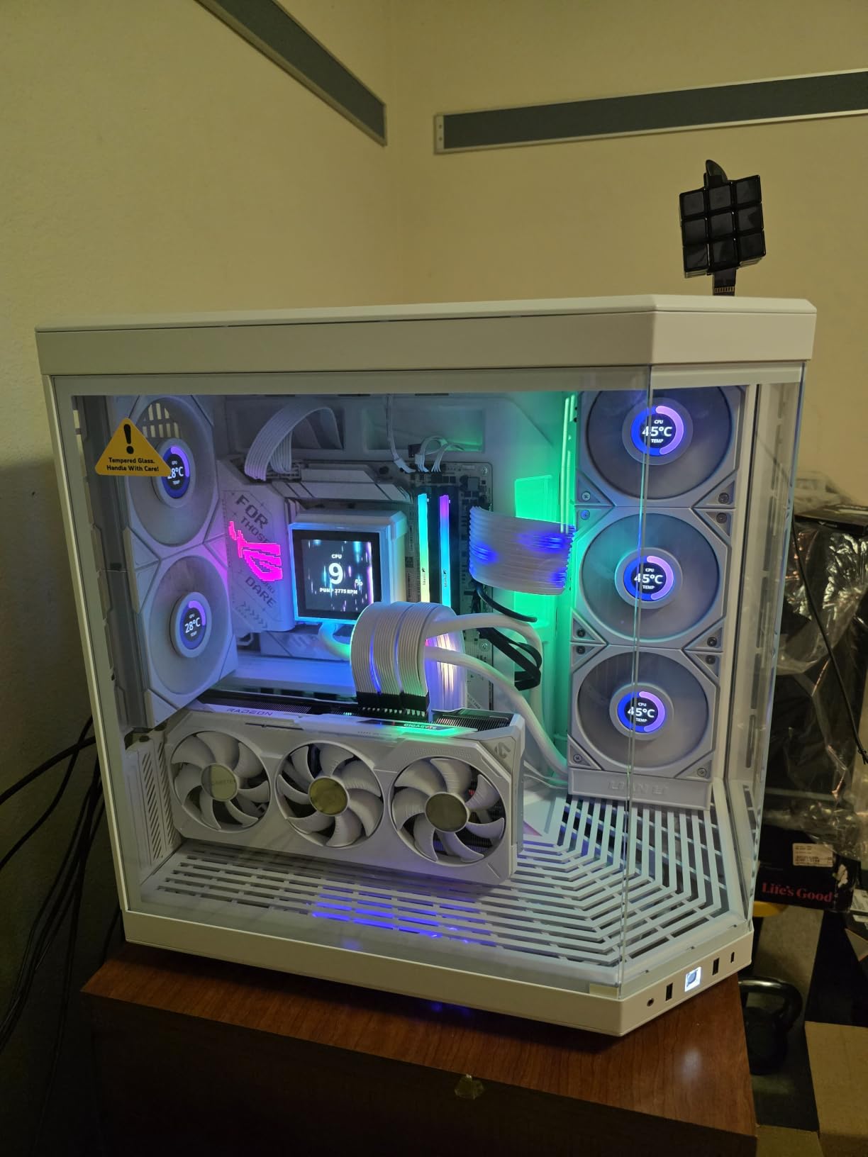GIGABYTE Radeon™ RX 9070 XT Gaming OC ICE 16G Graphics Card (16GB GDDR6, 256-bit, PCIe 5.0, HDMI/DP 2.1, 2.7 Slot, Hawk Fan, Server-Grade Thermal Gel, Reinforced Structure) customer photo 2