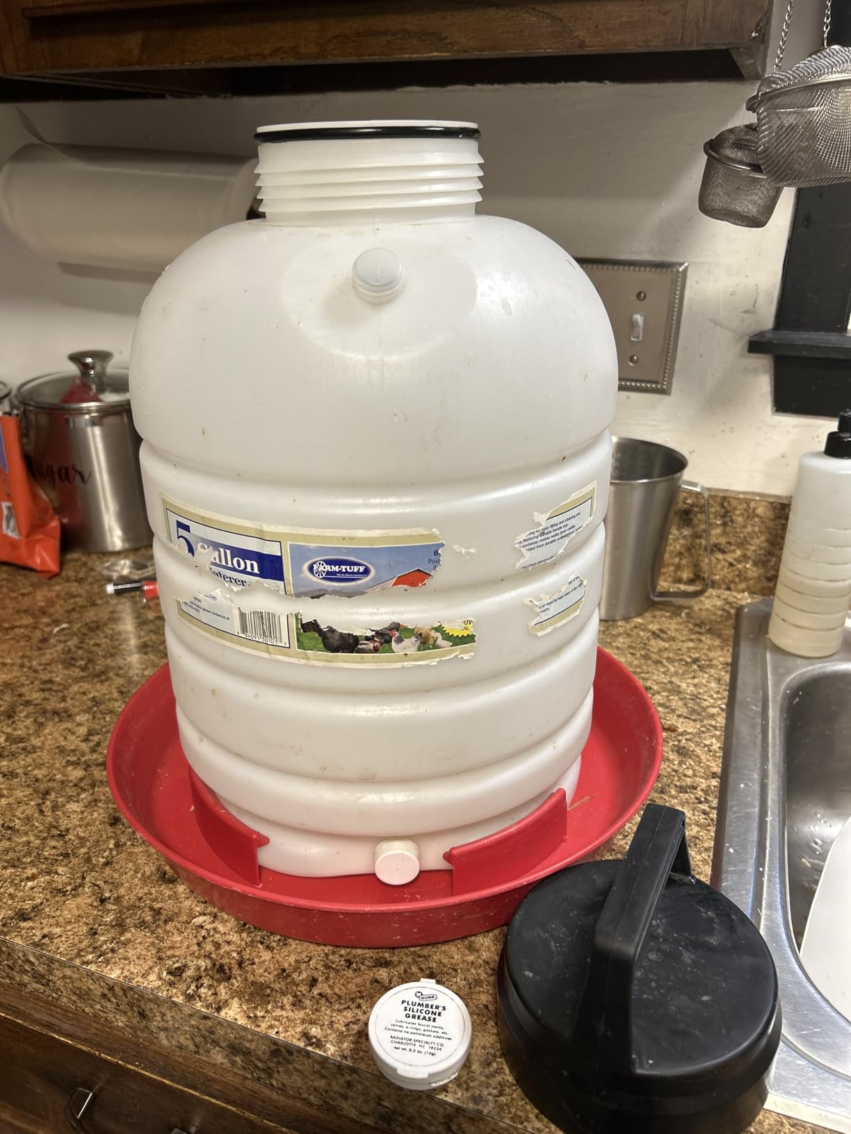 FARM-TUFF Premium 5-Gallon Hanging Chicken Waterer – BPA-Free Plastic, Top-Fill Poultry Fountain for Chickens, Ducks, Turkeys & Game Birds customer photo 1
