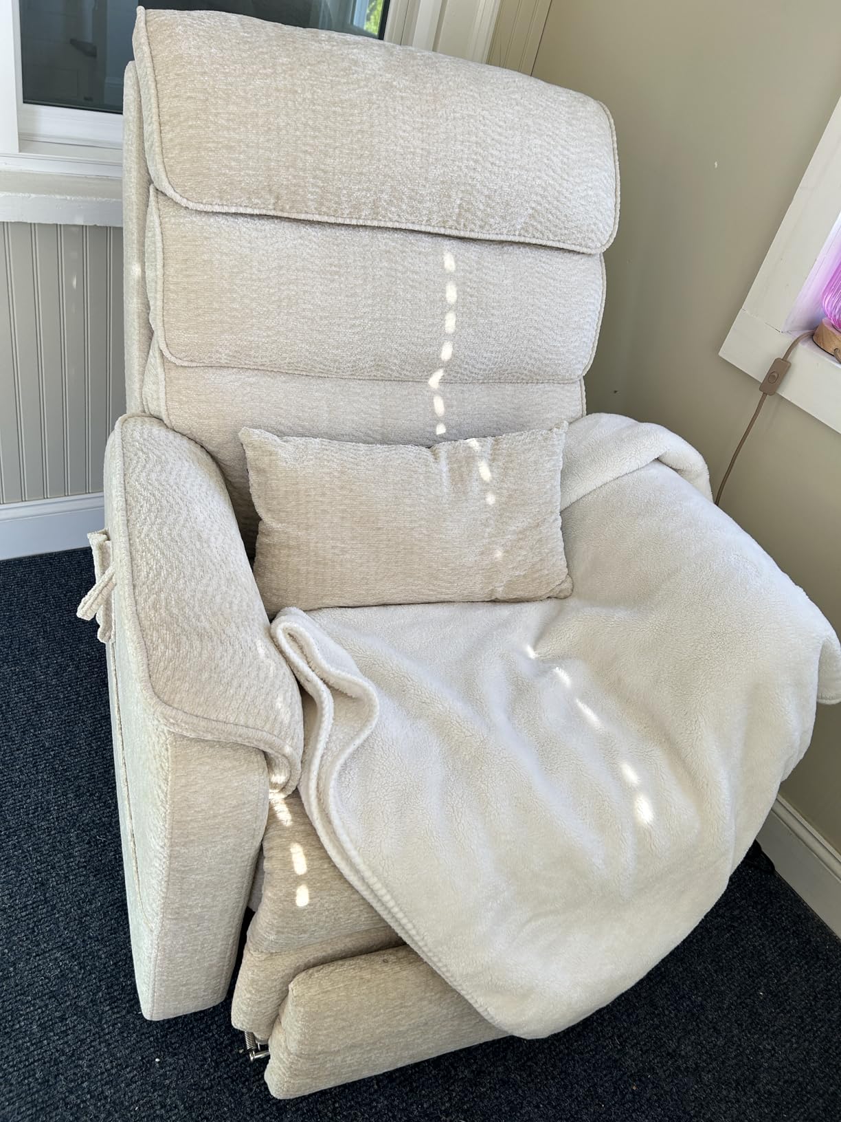DYNOX 9198L Tall Power Lift Recliner, Extended Footrest, Blue customer photo 2