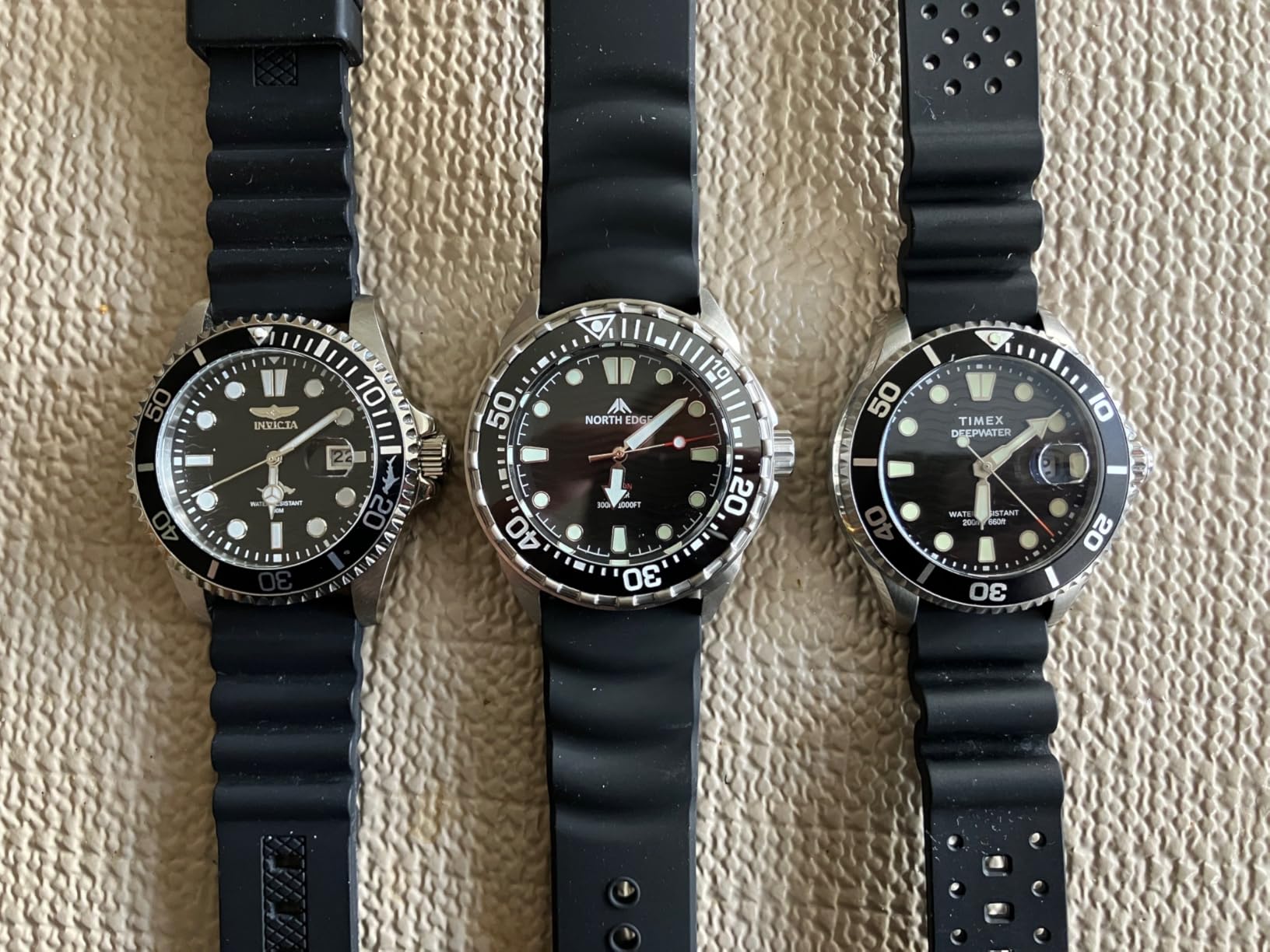 NORTH EDGE Solar Powered Dive Watch Men’s Watch, 1000FT/300M Water Resistance, Luminous Dial, Silicone Strap 45.8MM customer photo 1