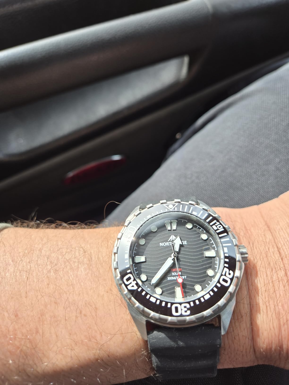 NORTH EDGE Solar Powered Dive Watch Men’s Watch, 1000FT/300M Water Resistance, Luminous Dial, Silicone Strap 45.8MM customer photo 2