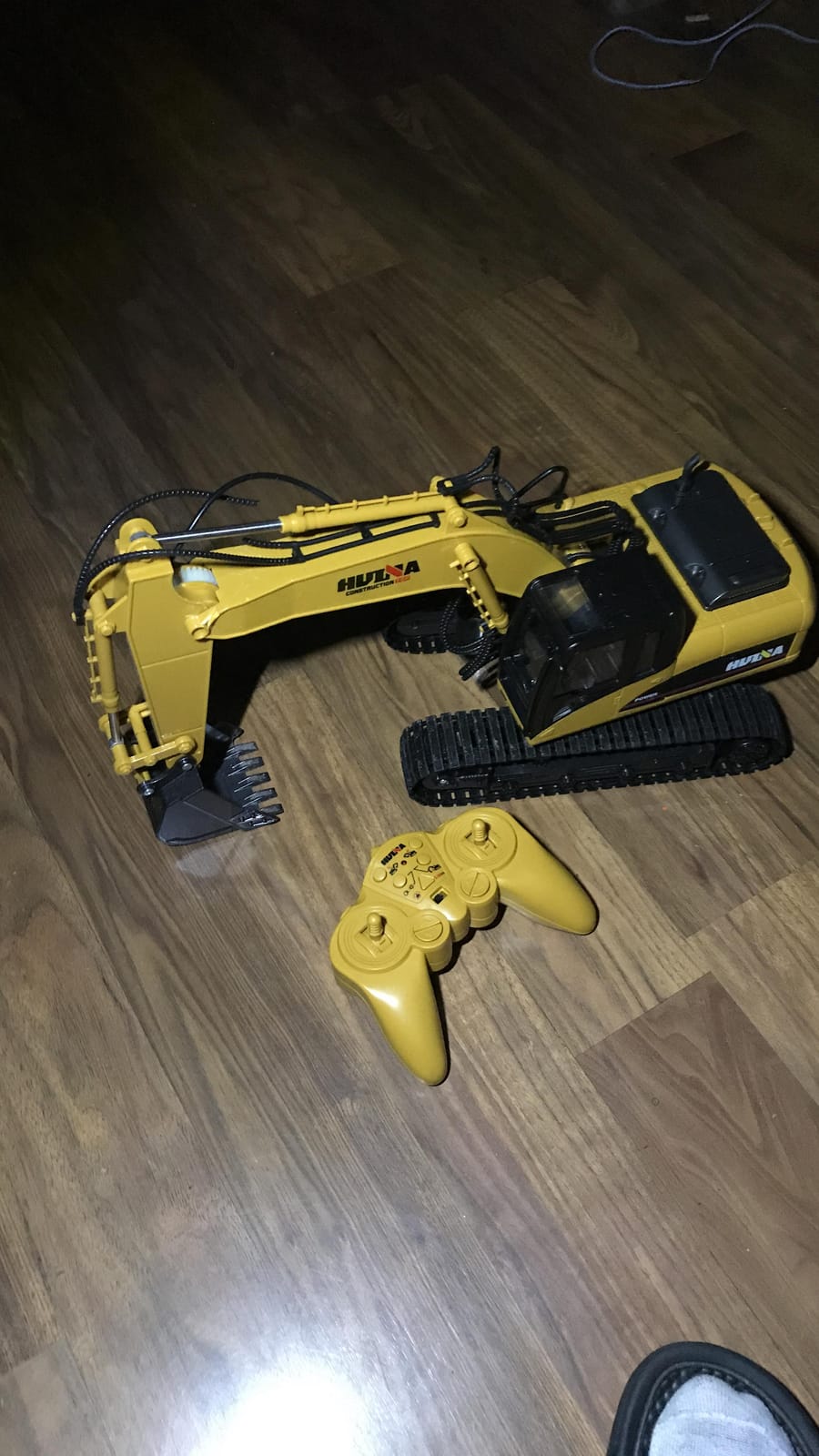 kolegend 5-in-1 RC Excavator for Adults 1:14 Scale, Remote Control Excavator with Alloy Screw Drive, Metal Tracks, 40Min Battery, LED Lights, Full Proportional Control,6 Attachments, for Outdoor Use customer photo 1
