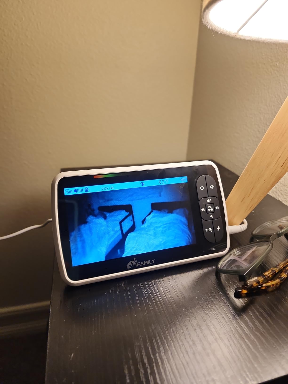 iFamily Smartphone Baby Monitor with APP& 5