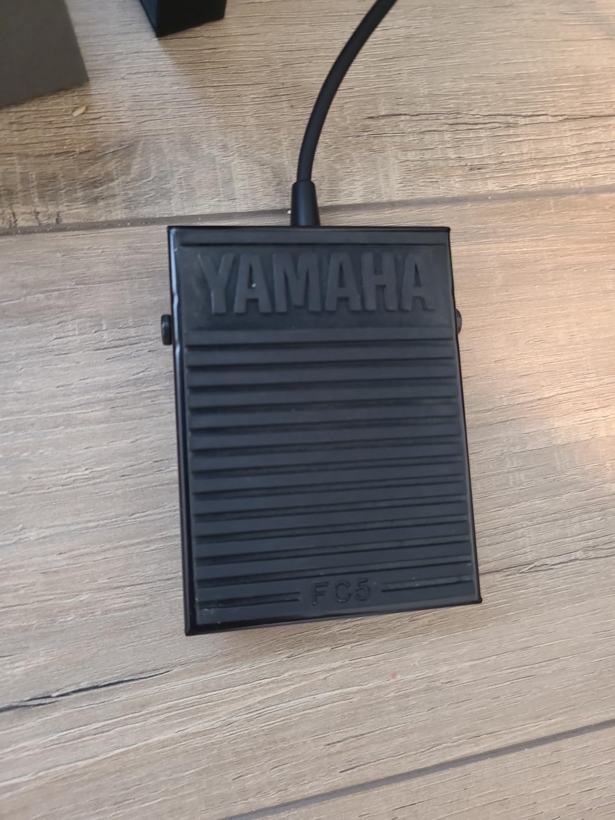 Yamaha Compact Foot Switch, Universally Compatible, 5-Foot Cable, 0.25-Inch Plug, Black FC5 customer photo 2