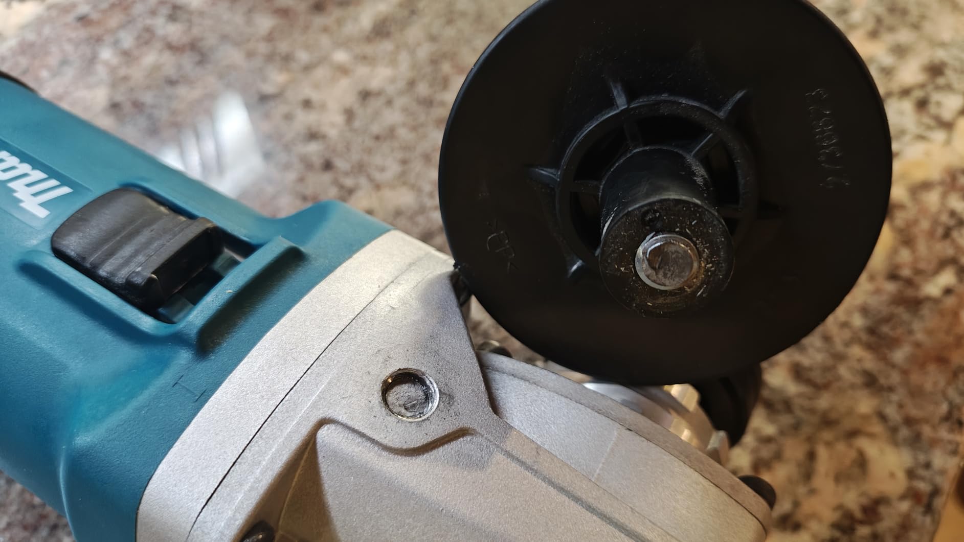 Makita 9564CV 4-1/2-Inch SJS™ High-Power Angle Grinder customer photo 2