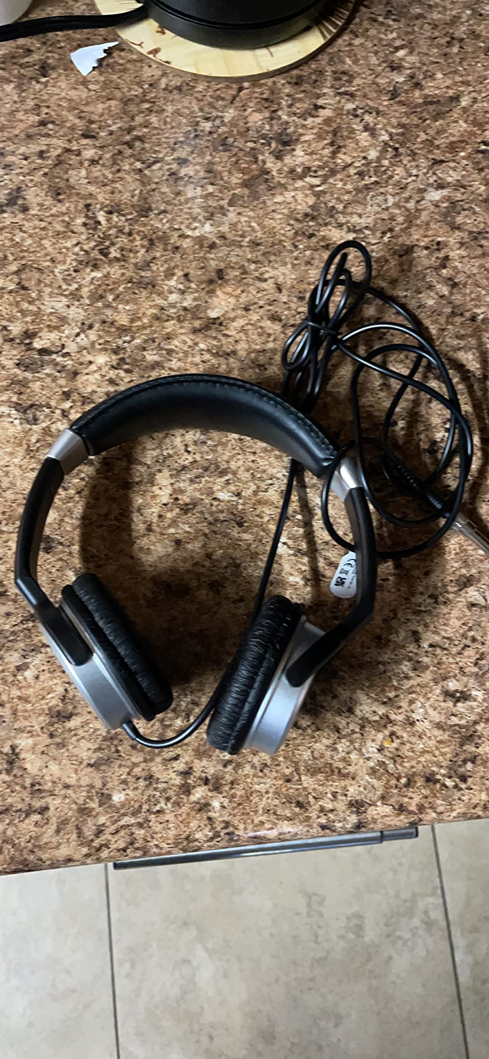 Numark HF125 Closed-Back DJ Headphones customer photo 1