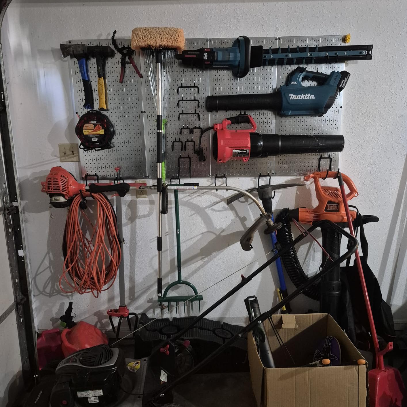 Wall Control 30-P-3232GV Galvanized Steel Pegboard Pack customer photo 2