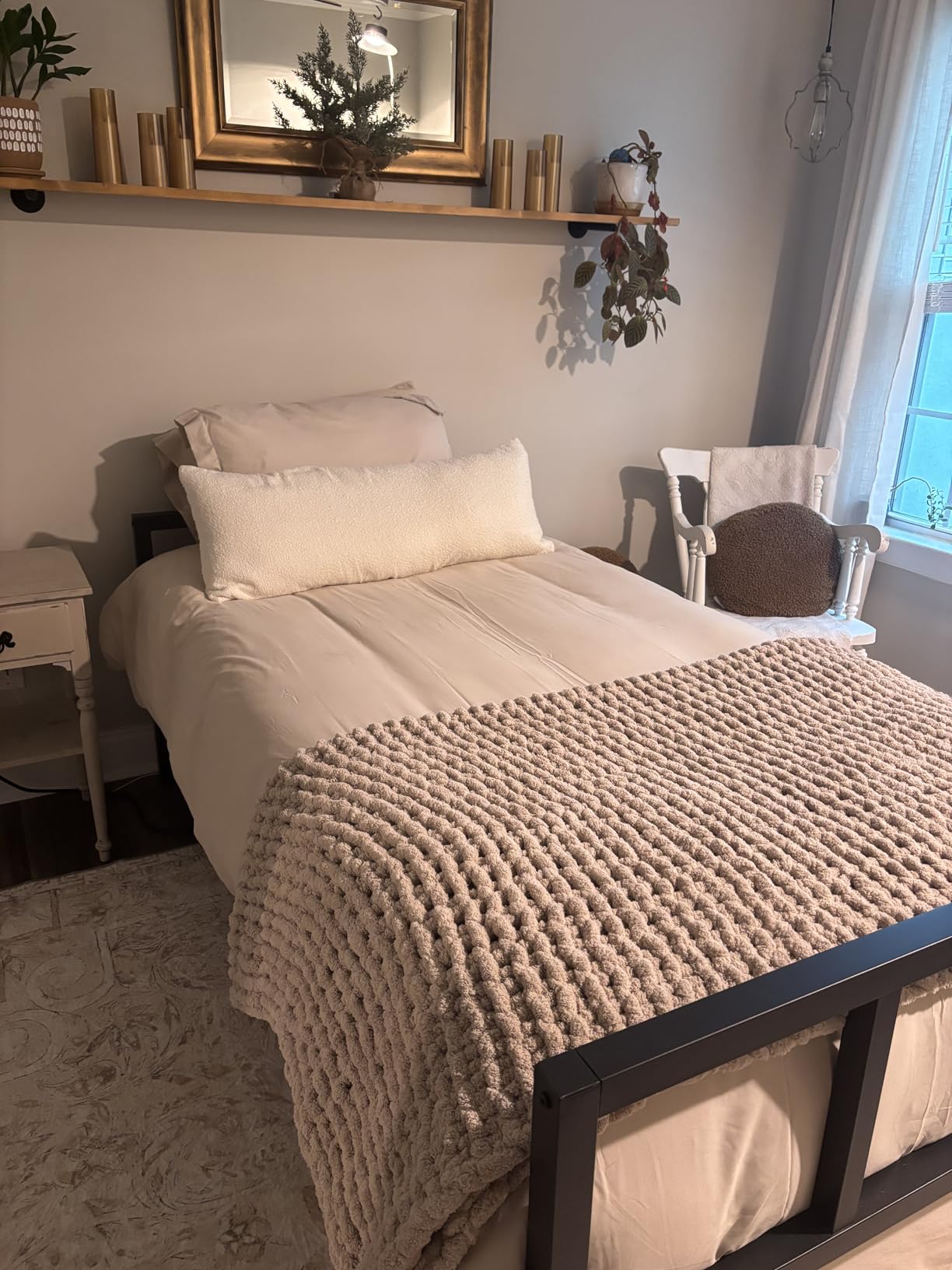Amazon Basics White Down Alternative Comforter and Duvet Insert with Corner Tabs, Machine Washable, Full/Queen, All-Season customer photo 1