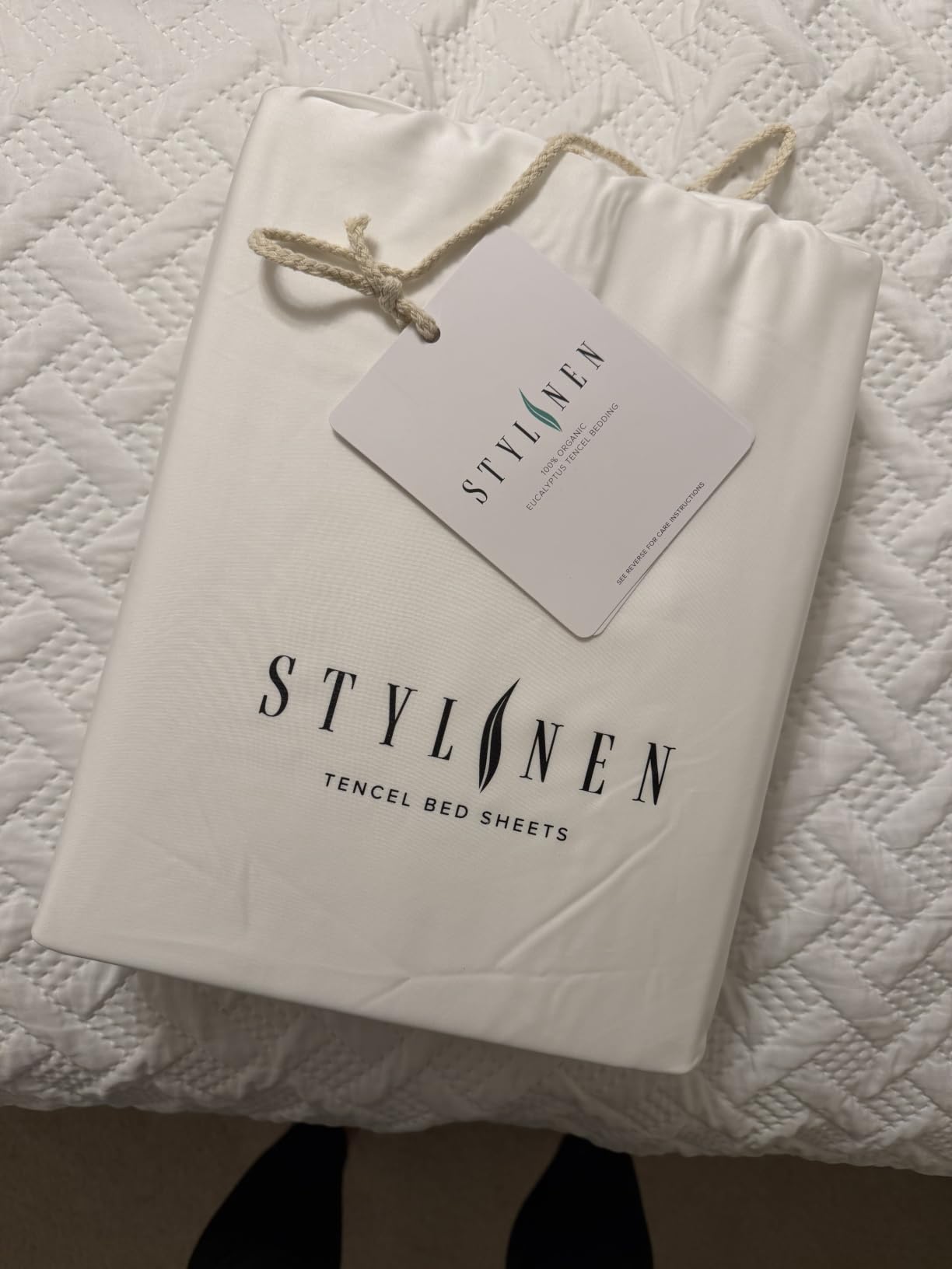Stylinen 100% Organic Eucalyptus Bed Sheets Queen Size 4 Piece Set, Tencel Lyocell, Silky Soft & Smooth, Breathable, 16 Inch Deep Pockets, 1 Fitted, 1 Flat, 2 Pillowcases (Queen, White) customer photo 1