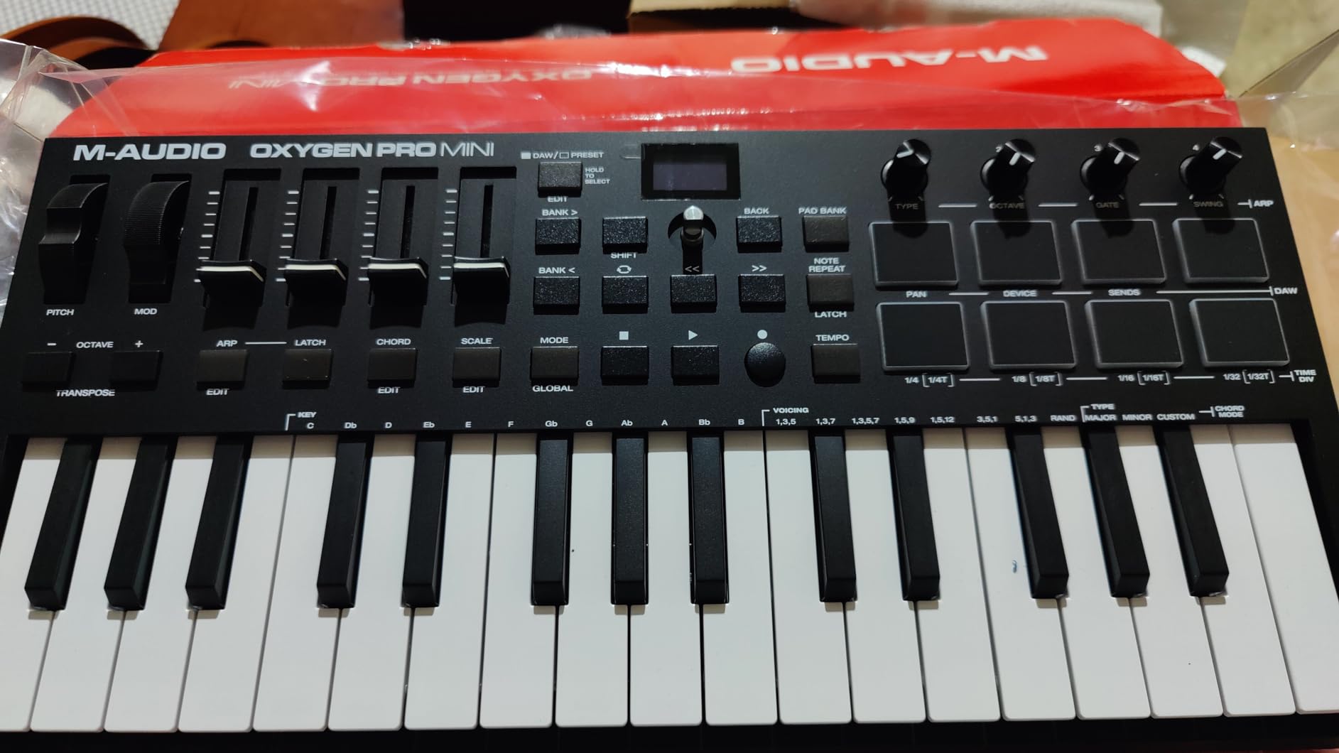 M-AUDIO Oxygen Pro Mini 32 USB MIDI Keyboard Controller customer photo 2