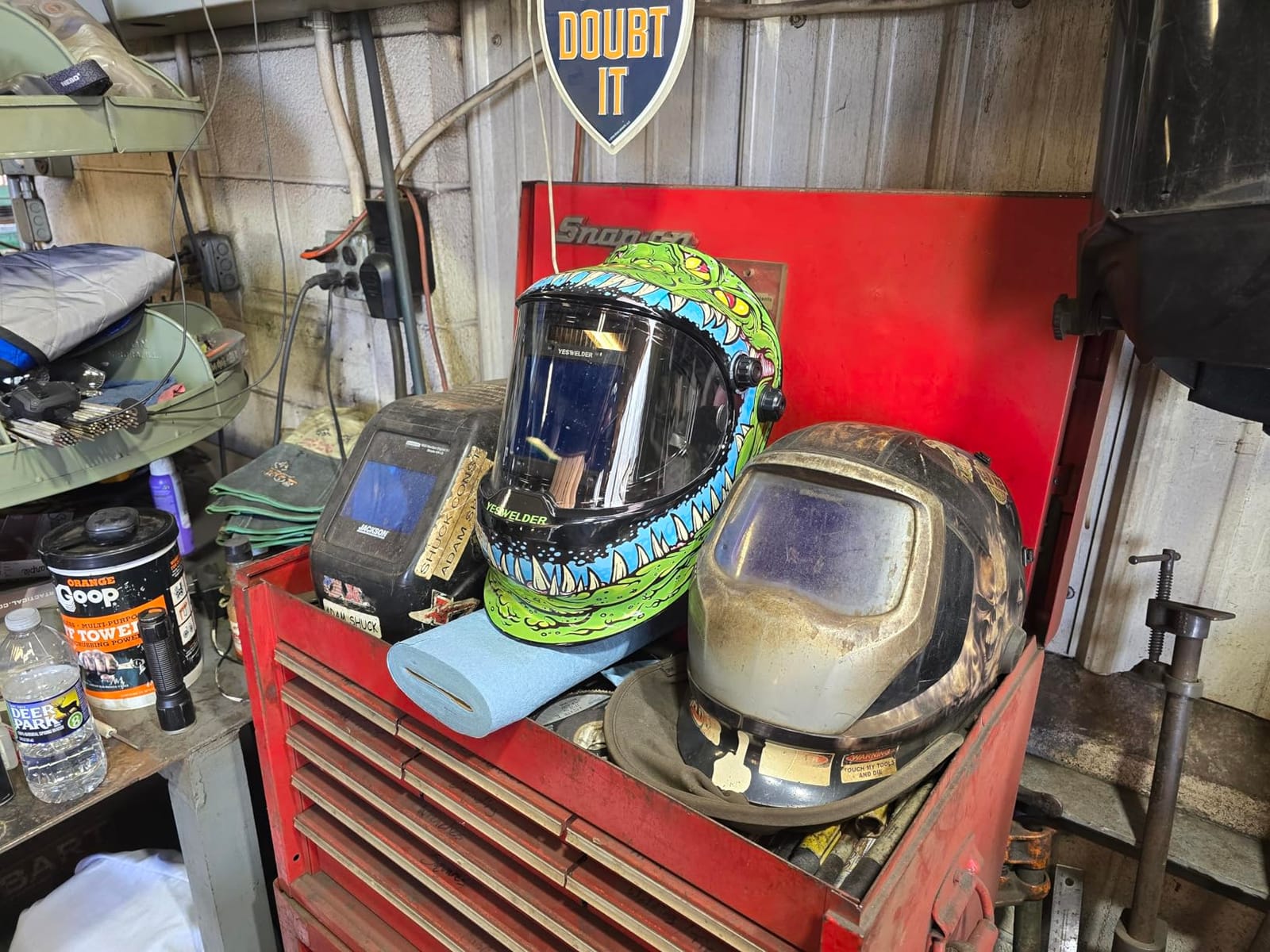 YESWELDER Auto Darkening Welding Helmet with SIDE VIEW, 180° Panoramic View, 1/1/1/1 True Color Solar Powered Welder Hood, Wide Shade 3/5-9/9-13 Welder Mask for TIG MIG ARC CUT and GRIND, LYG-Q800D customer photo 2