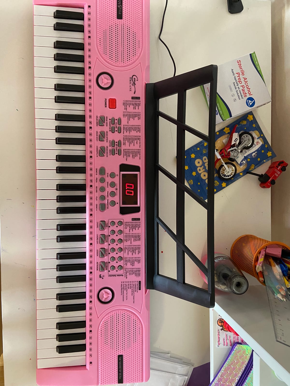 Keyboard Piano Lighted Keys for Beginner Adults Teens Kids, 61 Key Electronic Music Keyboard with Teaching Modes Powered by USB or Battery with LCD Display Microphone Headphone Jack customer photo 2