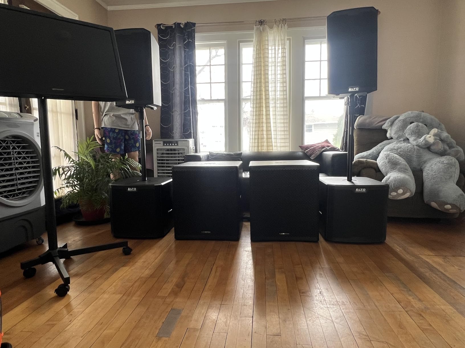 Sound Town METIS Series Powered Subwoofer 1800 Watts 15”, with Class-D Amplifier, 4-inch Voice Coil, High-Pass Filter (METIS-15PWG) customer photo 2