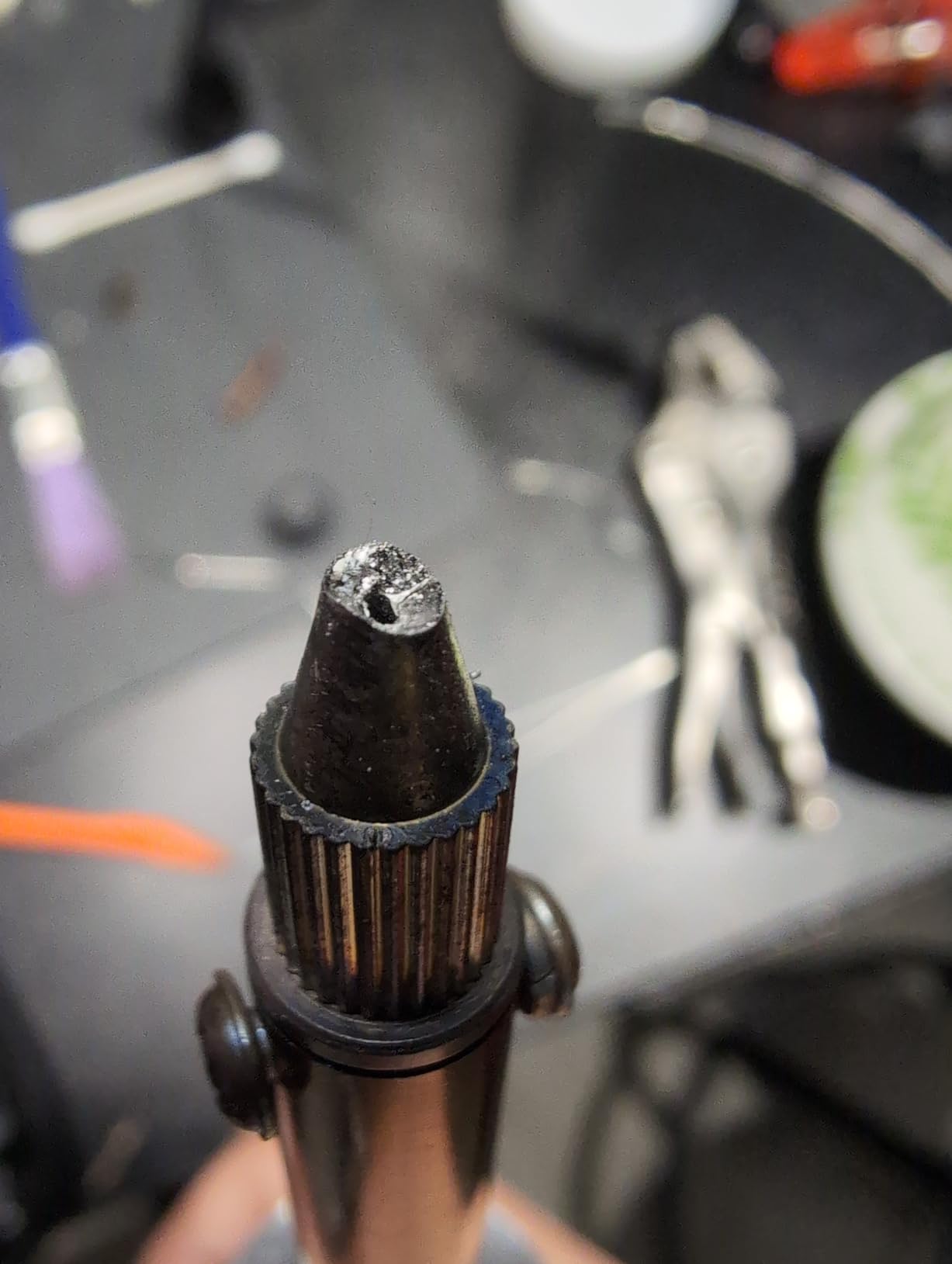 K KERNOWO 929D-V Electric Desoldering Soldering Iron Sucker – Desoldering Pump Tool with 1.0mm & 1.2mm Nozzles, Desoldering Gun with Wick & Cleaning Pin for Through-Hole Solder Removal customer photo 1
