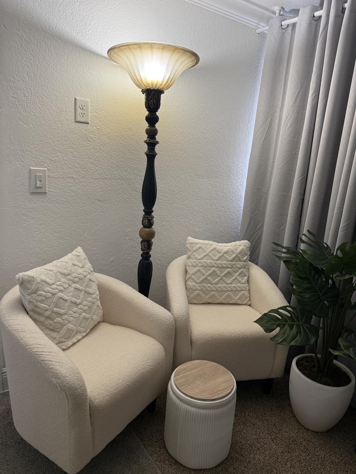 Yaheetech Small 25.5in Wide Sherpa Barrel Accent Chair for Bedroom, Ivory customer photo 1
