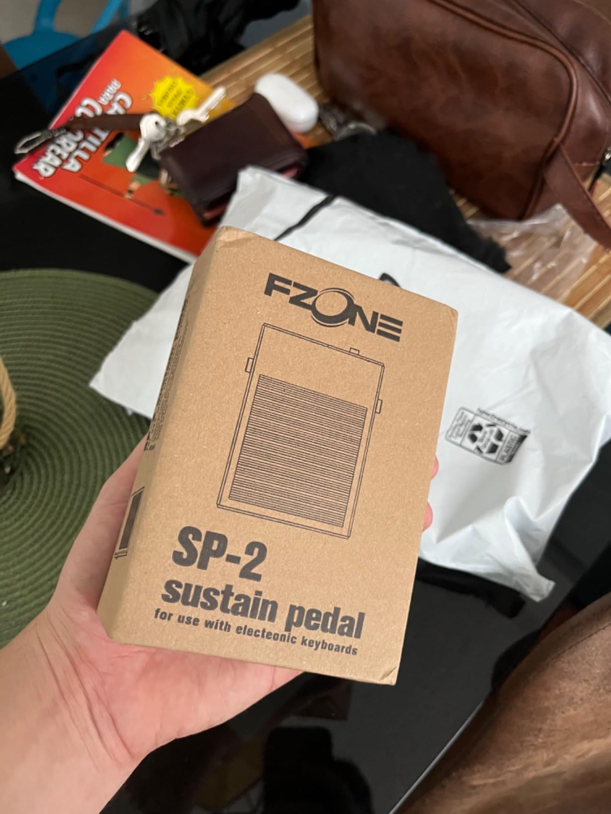 FZONE Compact Sustain Pedal for Keyboards Digital Pianos Synthesizers,Tone Modules,Drum Machines All Metal Heavy Design,Non-Slip,with Polarity Switch customer photo 2
