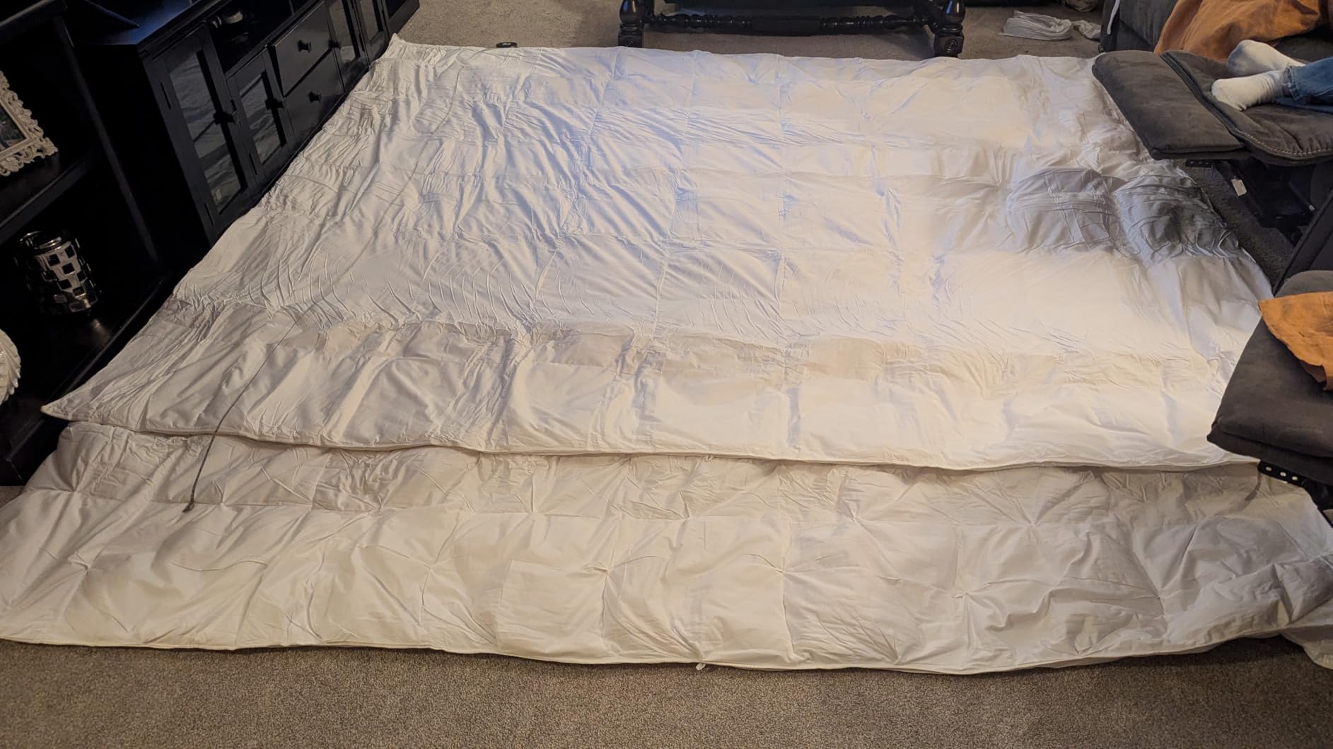 Luxurious White Solid Heavy Weight, King Size Goose Feathers Down Comforter for Winter Weather Duvet Insert, Premium Baffle Box, 100% Egyptian Cotton Cover, 70 oz. Fill Weight customer photo 1