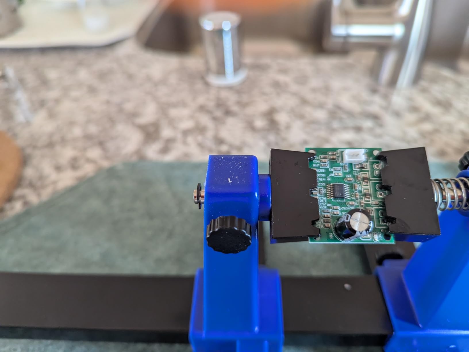 Noah Adjustable PCB Holder Circuit Board Clamp Roating Holder Tool for Soldering Desoldering, Soldering Repair Tool 360 Degree Rotation customer photo 2