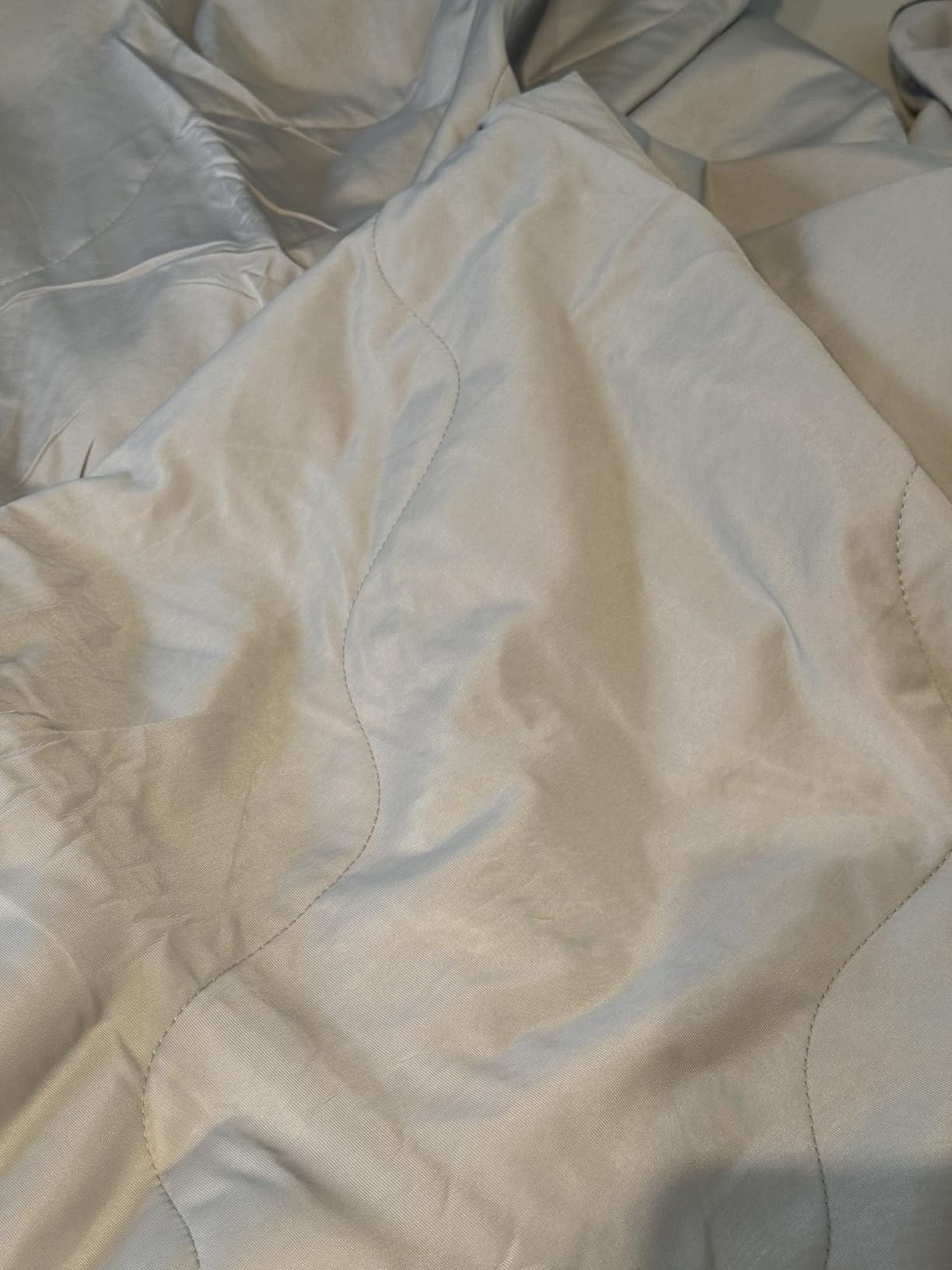 EASELAND Cooling Comforter Queen, Upgraded Double-Sided Q-MAX 0.45+ customer photo 2